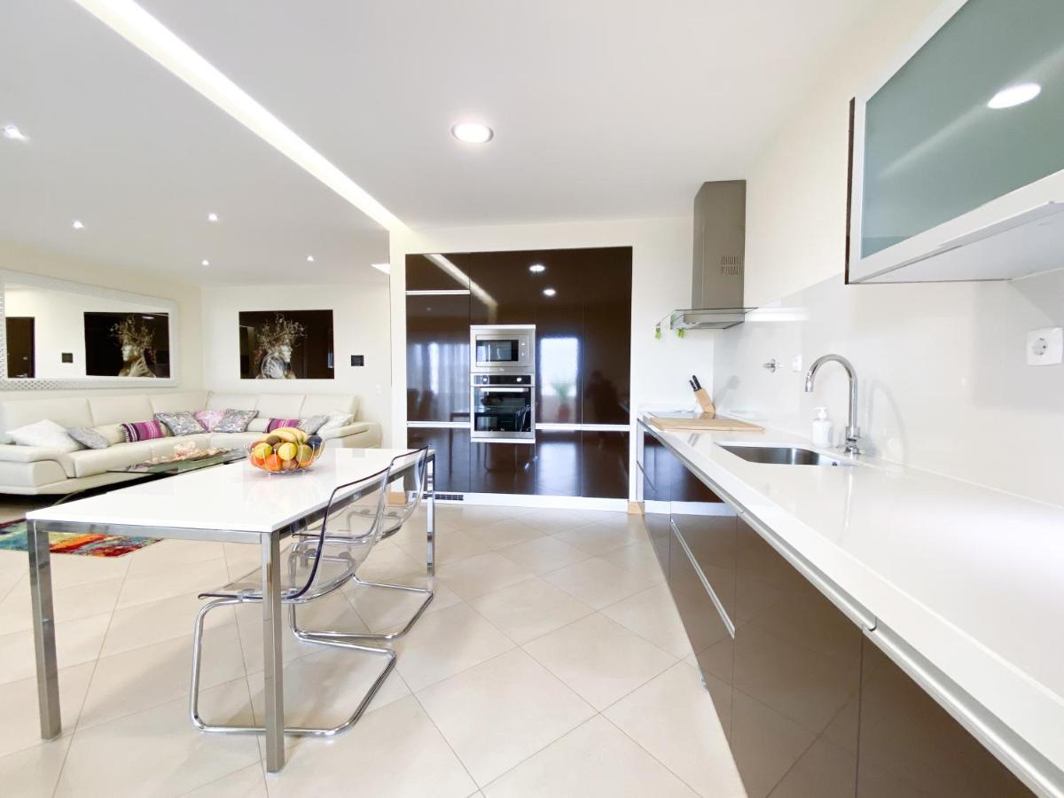 Luxury Condominium Apartment With Swimming Pool #1903 Lagos Luaran gambar